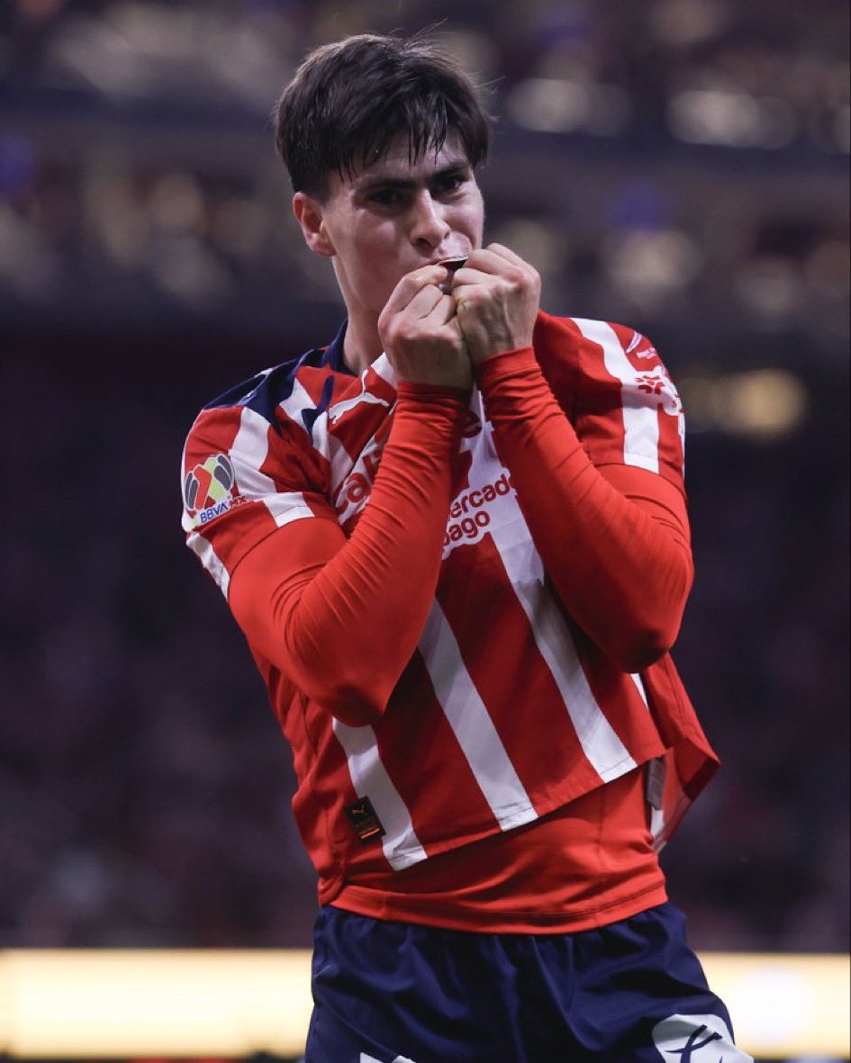 Con un triplete de Armando González, con el que llegó a 10 en el liderato de goleo <a href="/Chivas/">CHIVAS</a> goleó 4-1 al <a href="/AtlasFC/">Atlas FC</a> y se quedó con el Clásico Tapatío, este sábado en el estadio Akron, por la fecha 15 del Torneo de Apertura 2025 de la <a href="/LigaBBVAMX/">Liga BBVA MX</a>