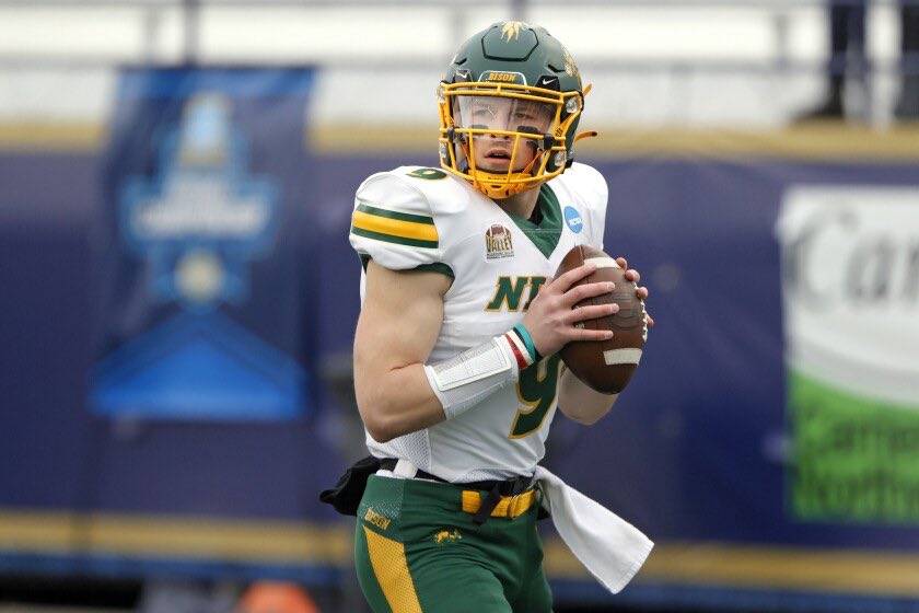 Ballknowball's tweet image. MVC FINAL 🏈
#1 NDSU 38, #2 SDSU 7
C. Payton - 18/23 for 243 yards 1 INT, 17 carries for 137 yards 4 TD 
B. Lance - 5 rec for 103 yards 
#FCS #MVC