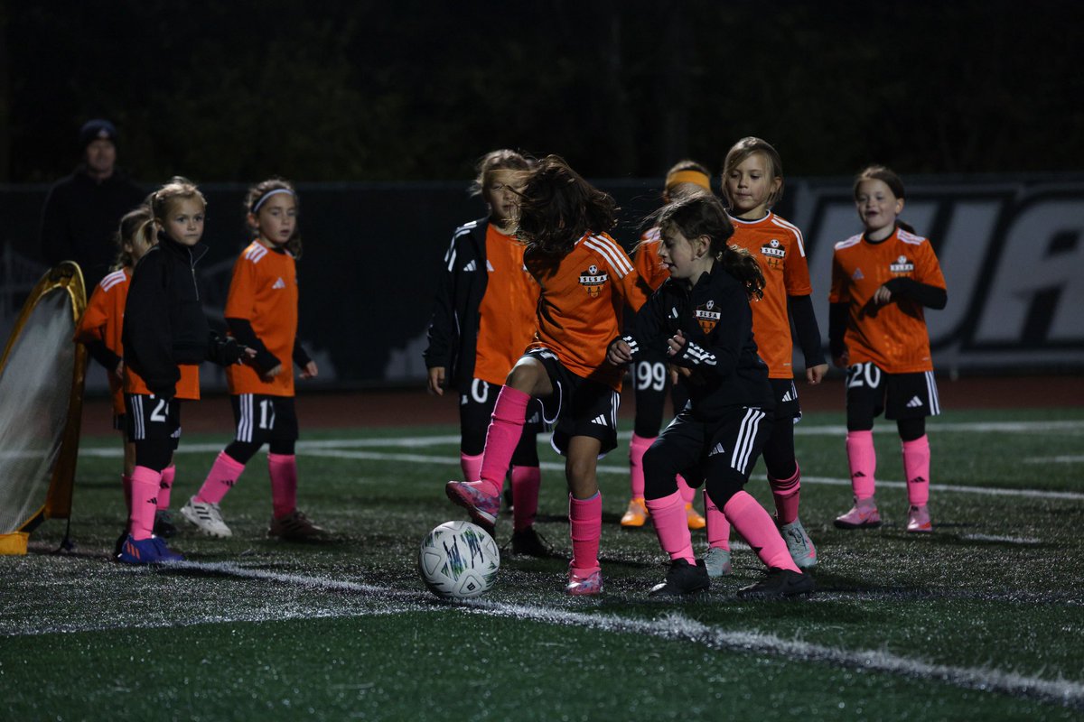 Inspiring the next generation ✨

On Thursday, the Seahawks welcomed the young stars of the Silver Lake Soccer Academy to Hameline Field. ⚽️

The Silver Lake Soccer Academy players accompanied our players during our pregame lineup and played a scrimmage at halftime!

#LetsFly
