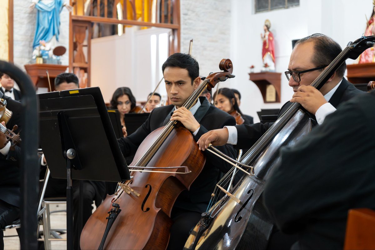 Nuestra OSL dirigida por Luis Cueva, encantó con la brillante Bodas de Fígaro y la apasionada Sinfonía N.º 25 de Mozart, la alegría del Mosaico de Bombas de Tadeo y Carbo, la ternura de La Flor Zamorana de Marcos Ochoa, y la fuerza del Huapango de Moncayo. 

#SomosOsl