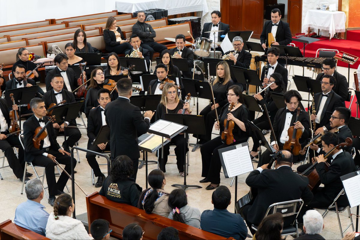 El momento más aclamado llegó con el talento de Daniel Castro, quien deslumbró al público con su interpretación del Concierto para Vibráfono y Cuerdas de Emmanuel Séjourné, una ejecución llena de virtuosismo, sensibilidad y energía. Y luego una sorpresa de su parte. 

#SomosOsl