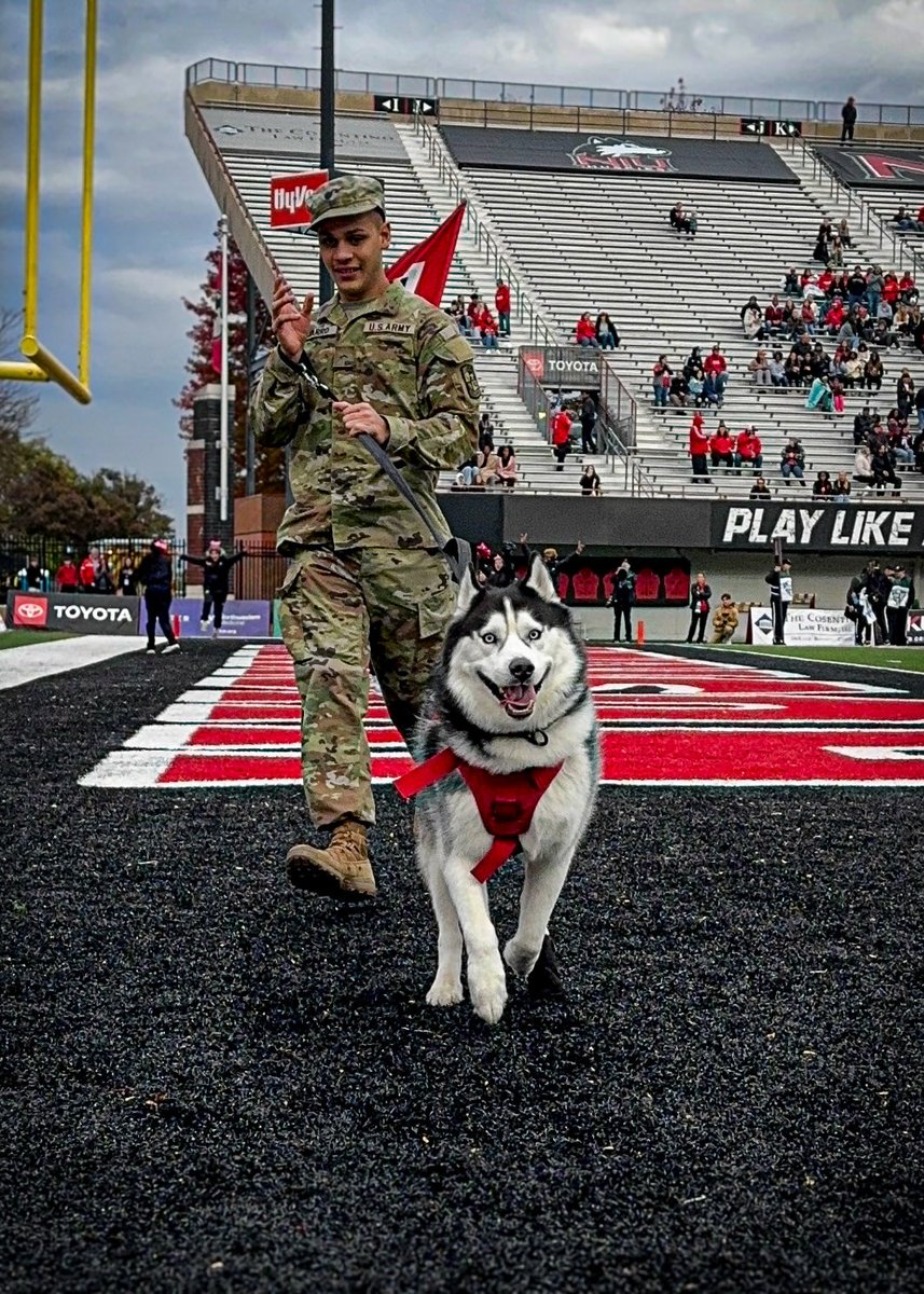 NIUMission's tweet photo. HUSKIES WIN! 21-7!! 🏈 https://t.co/qpbxs9U2oa