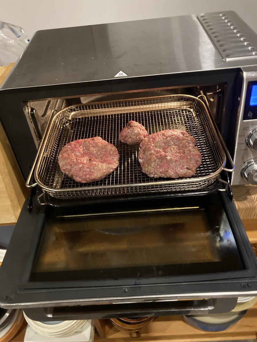 This is NOT AI..I am really cooking hamburgers in the air fryer..first time !😳