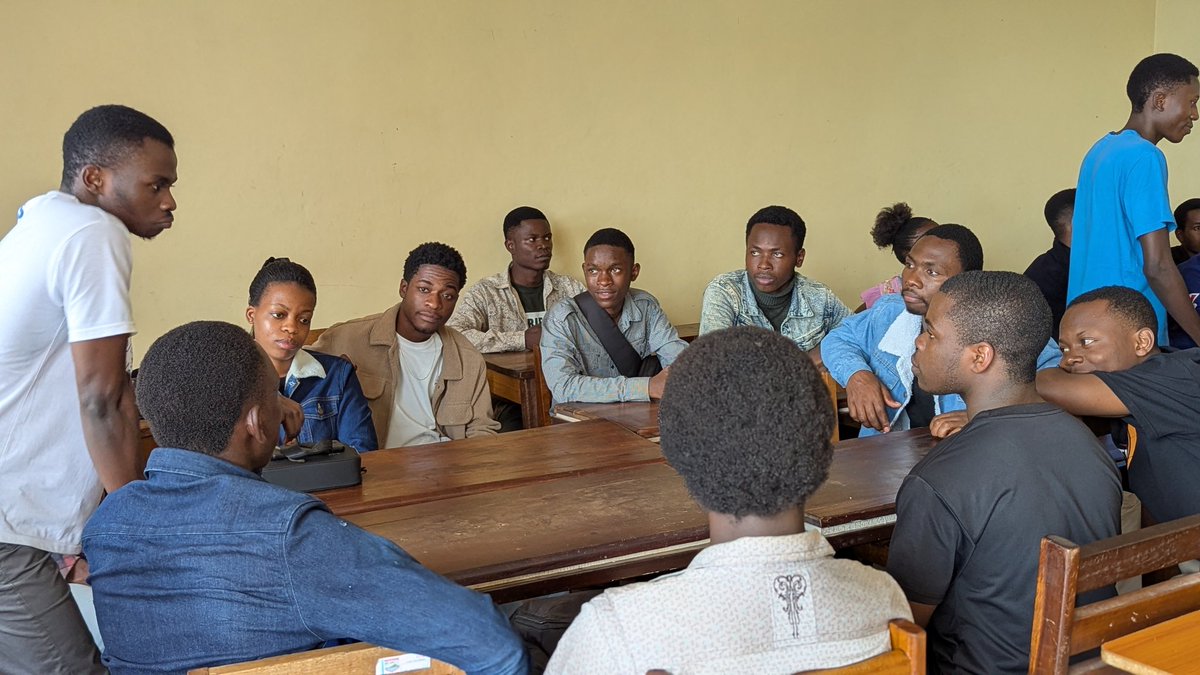 gdgocucbukavu's tweet image. Ce samedi, 25 octobre 2025, au Campus Bugabo de l&apos;@ucbukavu, notre communauté a vécu avec la session d&apos;ouverture de l&apos;année 25-26. Moment fort de présentation du bootcamp intensif de trois mois ainsi que de l&apos;équipe dirigeante de cette nouvelle année
#gdgocucb #bootcamp
💛❤️💚💙