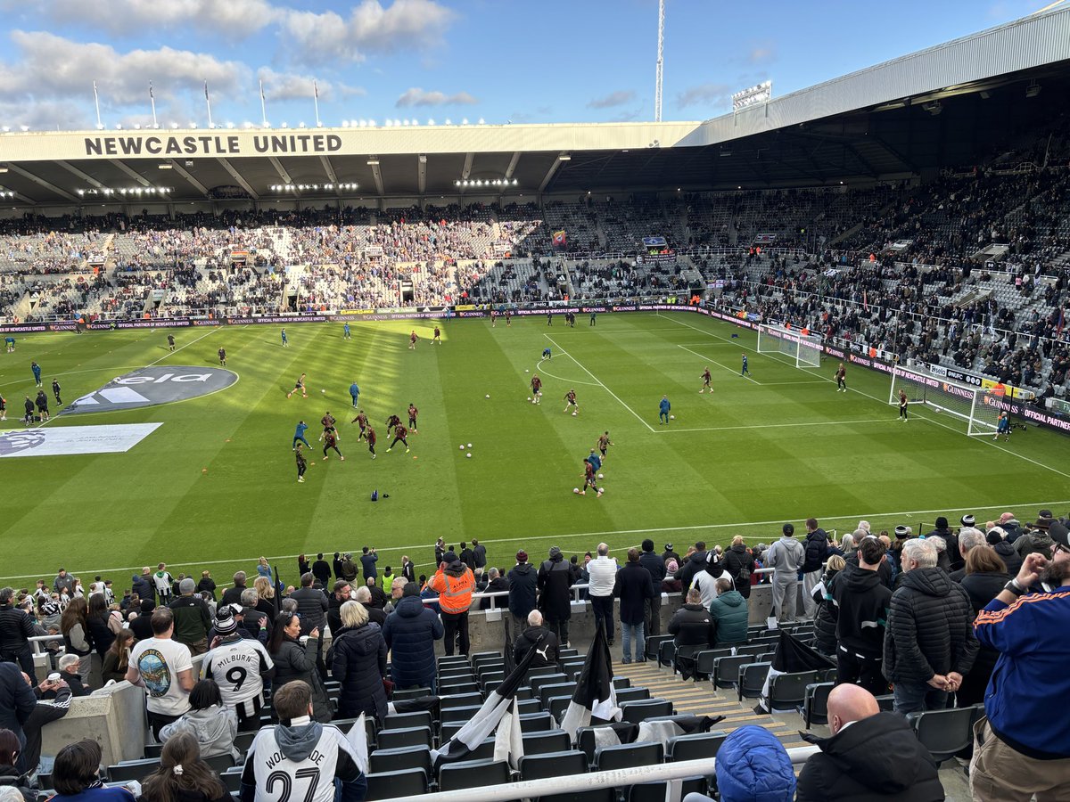 Toontone100's tweet image. #nufc A 9 hour round trip but what a day ! 👏👏👍