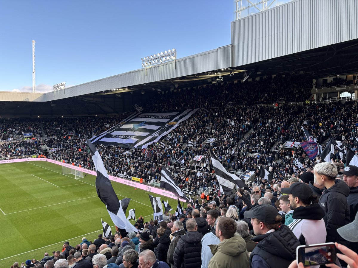 Toontone100's tweet image. #nufc A 9 hour round trip but what a day ! 👏👏👍