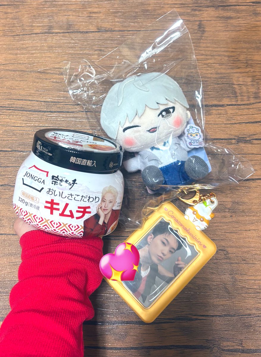 802zombies's tweet photo. 自分への誕生日プレゼント♪
ドンキに行って、#SVT マスコットキーホルダー #ホシウジ を保護してきた。12月のSVTドームライブで、この子たち連れて行きたい笑
ホシくんアンバサダーの #JONGA 宗家キムチも見つけて買った笑 https://t.co/TzVezVNa0g