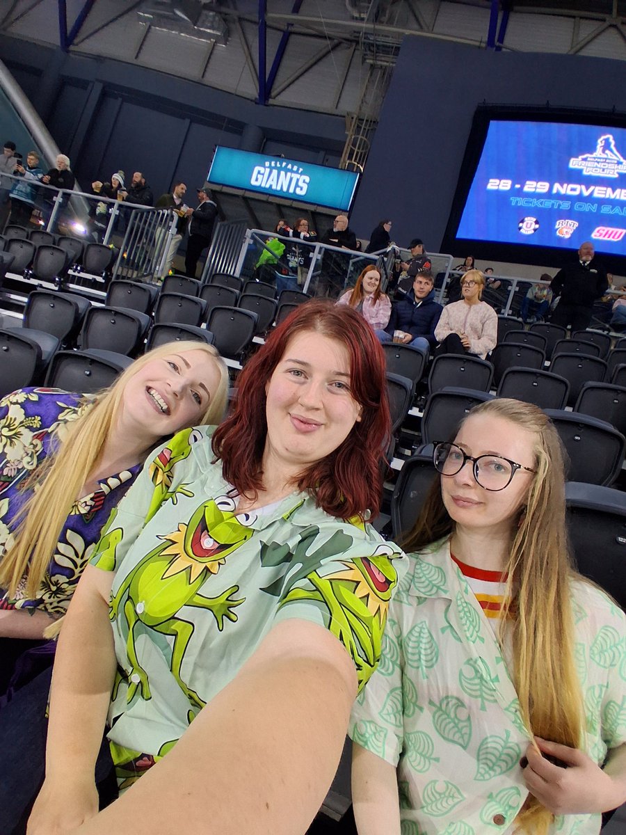 AbstractChey's tweet image. Hawaiian shirt night @BelfastGiants 
(And quiz winners)