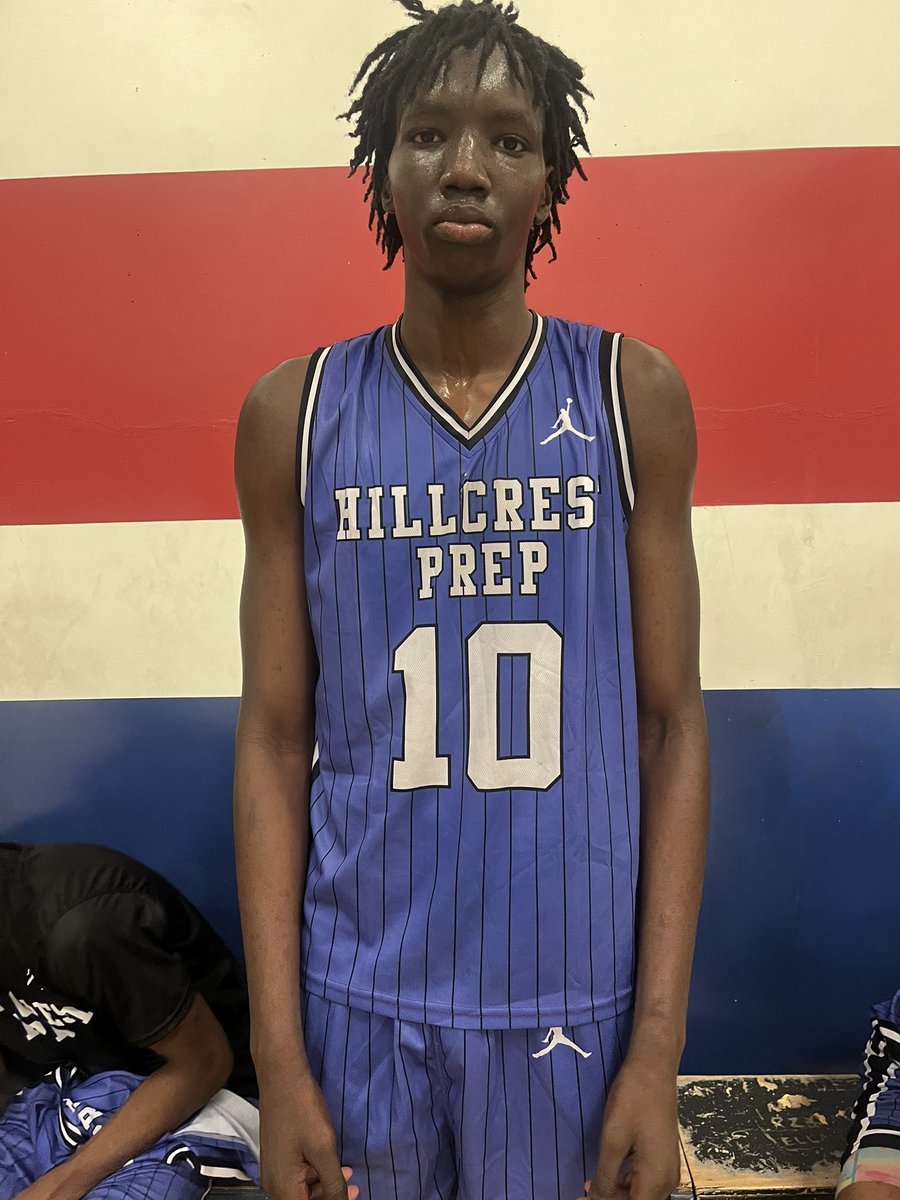 Jewlzonthemic's tweet image. 🚨Arizona Prep Fall Showcase🚨

Scouting notes: @iamdanielsimon 2026

Eye popping height with the ability to stroke it from the perimeter. 

Fluid movements up &amp;amp; down the court and above-average athlete above the rim.

Shown signs of playing off advanced triple threat moves—using…