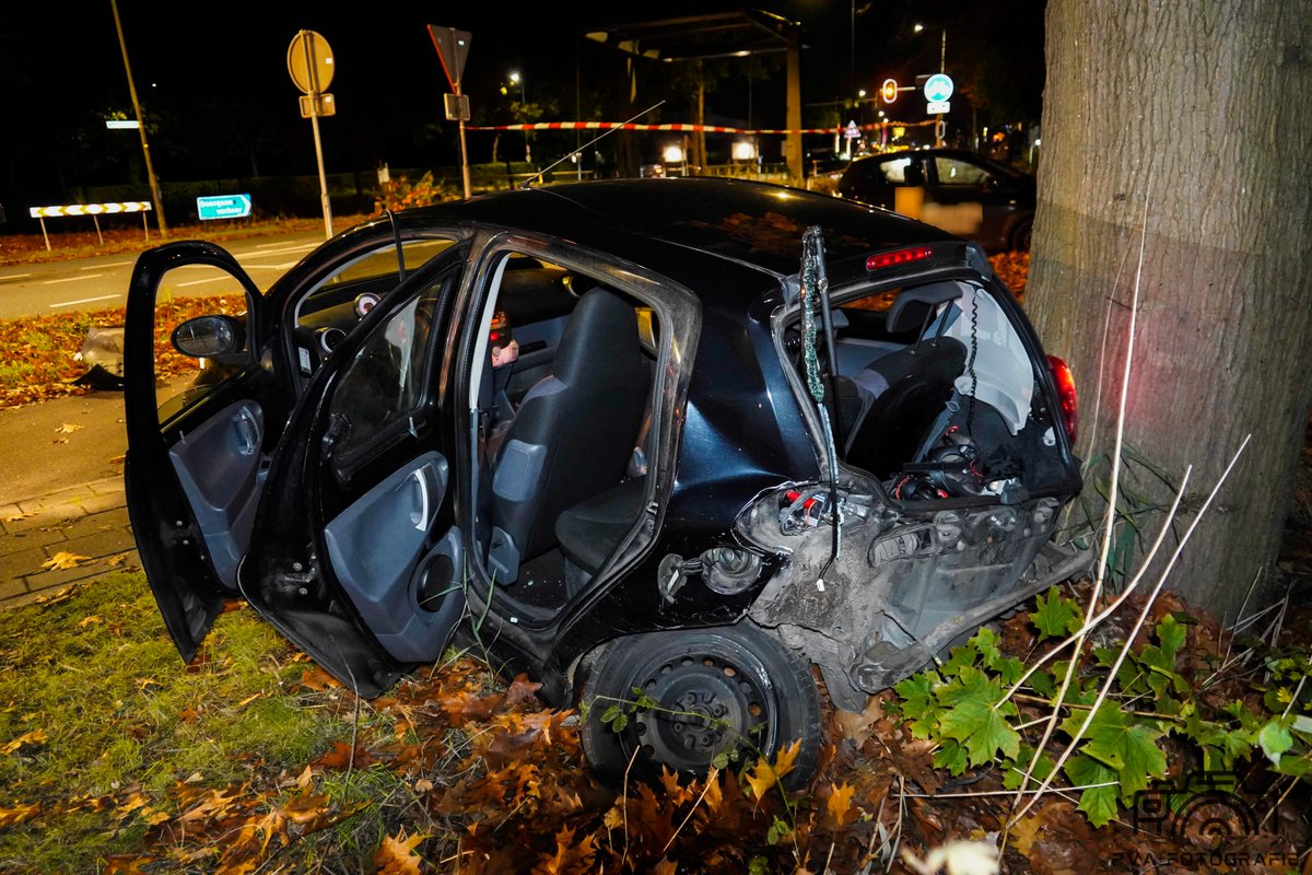 Flinke schade na ongeval met twee auto's in Apeldoorn