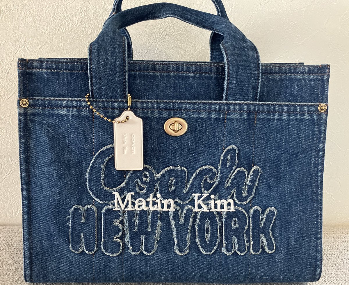 おはようございます☀️🌱

この前COACHでこのバッグを見つけて、かわいいー！欲しい✨と思って、自分で買おうとしてたところ
なぜか旦那が買ってくれて、？？となっていたのだが
最近頑張ってるから買ってくれたとの事

ありがとう😊

でも使うのもったいなくてまだ出せてない😂

今日も素敵な1日を😉