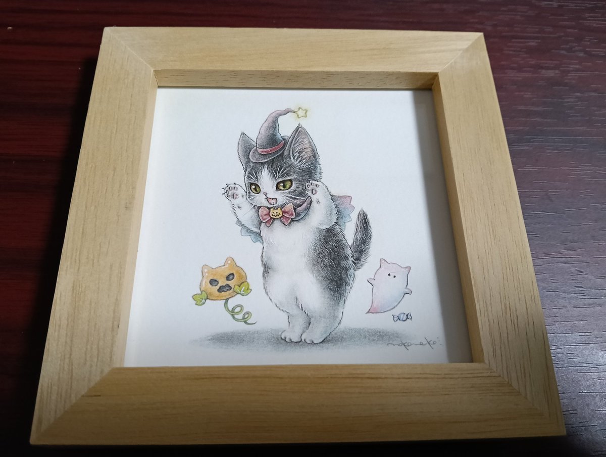 のこねこ（<a href="/nokoneko222/">のこねこ🐾ねこ絵描き</a> ）さんの
個展『物語のなかへ』でお迎えした『今年の仮装』を引き取りに、ねこの引き出しさんに行って来ました。

のこねこさんの個展でお迎えできなかったポストカード2種類は、売り切れで、残念ながらまたお迎え出来ず…😢

再入荷を気長に待ってます😊