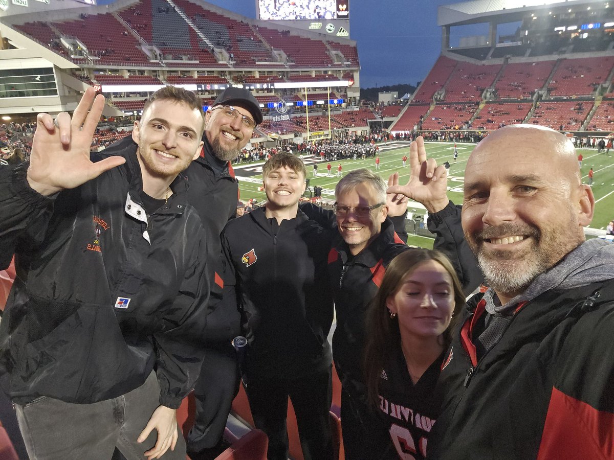 beedissle's tweet photo. Let's Go CARDS!!!!

#GoCards #L1C4 https://t.co/1hsRgXi5hJ