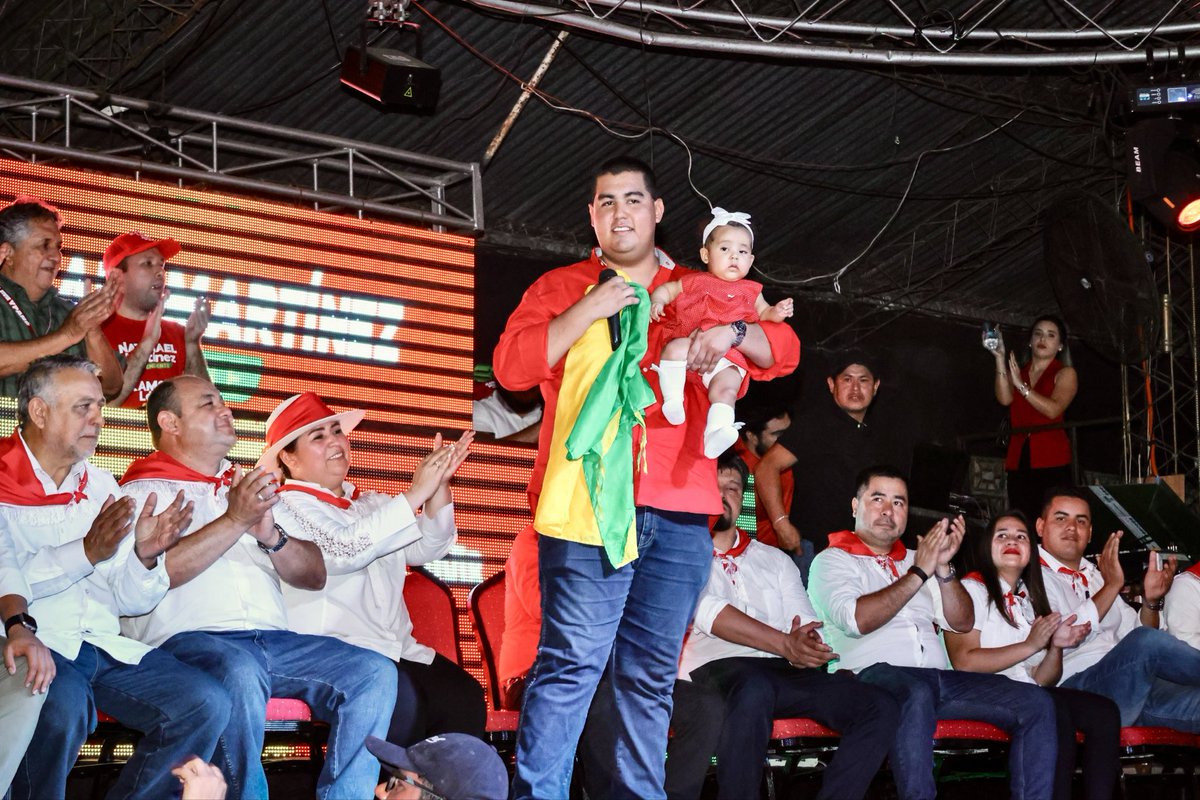 OviedoFidel's tweet photo. Ypané con llamado a la unidad colorada en lanzamiento de @NataMartinezPy como candidato a Intendente 

Ante más de 2.500 personas, el precandidato a intendente de @ANRParaguay oficializó su candidatura por el movimiento Honor Colorado, en un acto enfocado en llamado a la unidad. https://t.co/NzxjnVXDhQ