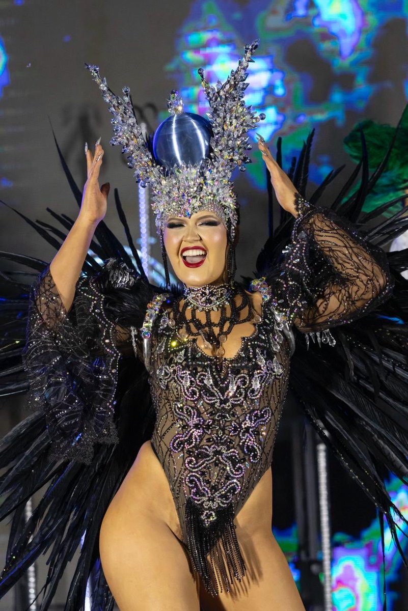 ✨ Encarnación ya vive la magia del Carnaval 2026 🎭

Anoche en representación de la Ministra @angieduartepy , la Jefa Regional de Senatur en Itapúa @larachamorrothompson participó del prelanzamiento de la 100ª edición del Carnaval Encarnaceno, una celebración que marca el inicio