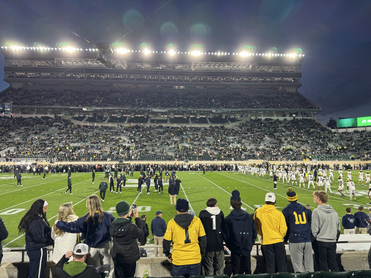 Great view. Tremendous hospitality. Fans have been very generous. I like this place.