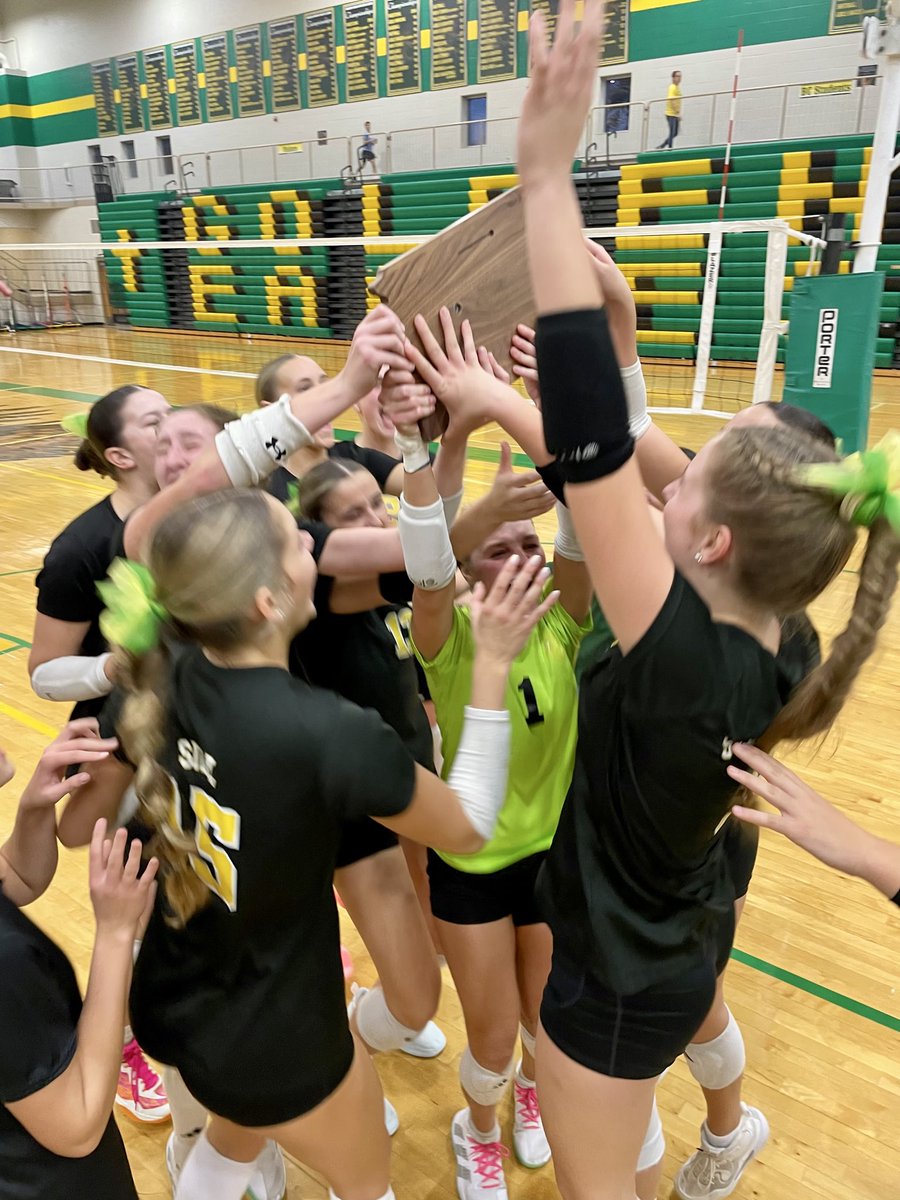 BCCHS Volleyball tweet media