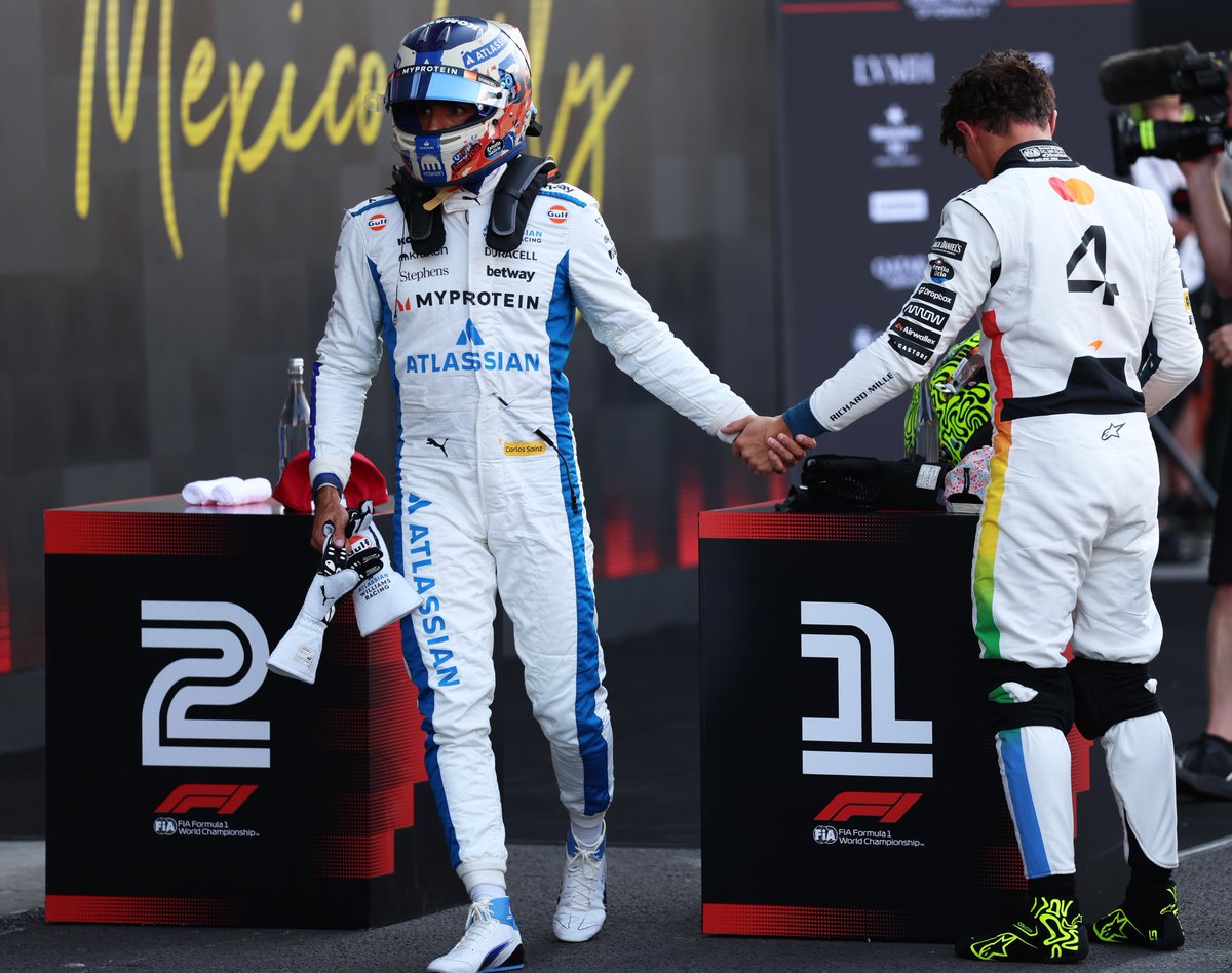 WilliamsF1's tweet photo. A post quali moment with Carlos and tomorrow's pole-sitter 🤝 https://t.co/B2X4hlRgzP