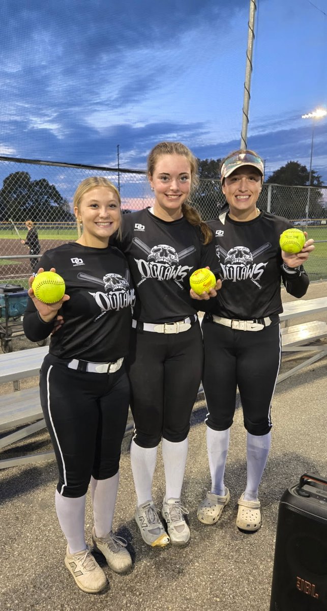 Air raid day one at Stingrays🥎🥎🥎💣💣💣
<a href="/mariayoung2028/">Maria Young 2028</a> 
<a href="/IRainey2027/">Ireland Rainey</a> 
<a href="/HarleyStyndl23/">Harley</a> 
2-1 on the say with 2 shut out pitching performances 
💨 <a href="/m_yount44/">Madi Yount</a> 5 innings 6 k’s 1- Hitter
💨 <a href="/mariayoung2028/">Maria Young 2028</a> 7 innings 9 k’s