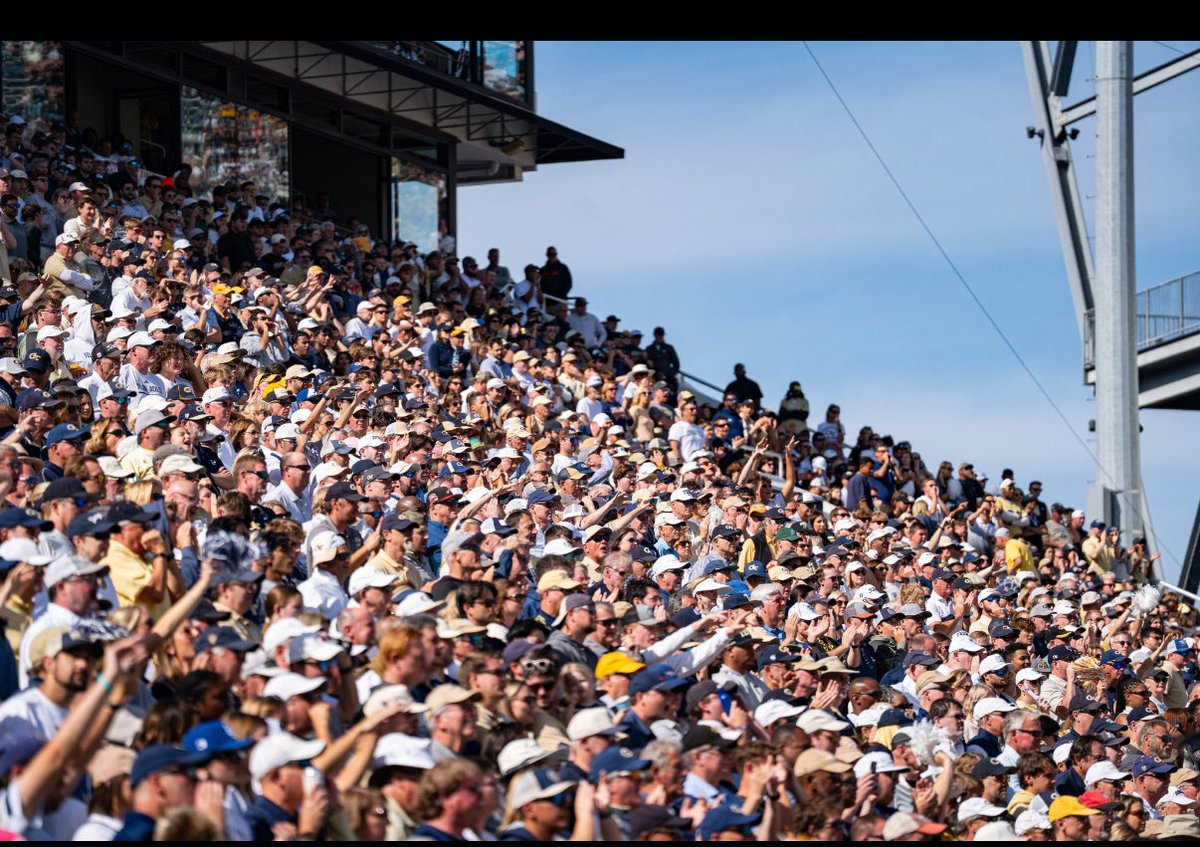 coach_norv's tweet image. Fans:
Thank you for showing up! #StingEM

EVERYTHING MATTERS 🐝