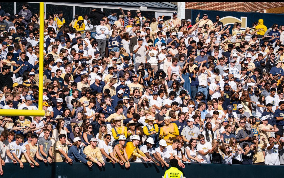 coach_norv's tweet image. Fans:
Thank you for showing up! #StingEM

EVERYTHING MATTERS 🐝