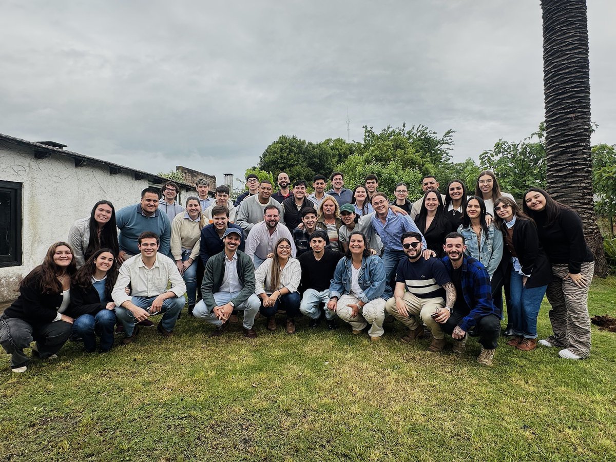Continuamos la gira nacional “Lo Que Nos Une” en 📍San José.

Después de recorrer y compartir, cerramos la jornada reafirmando los valores que nos mueven a seguir trabajando por el país 🇺🇾

 ¡Gracias por acompañarnos <a href="/ABentaberri/">Ana Maria Bentaberri</a> <a href="/JLFalero/">José Luis Falero</a> ! 🙌🏼