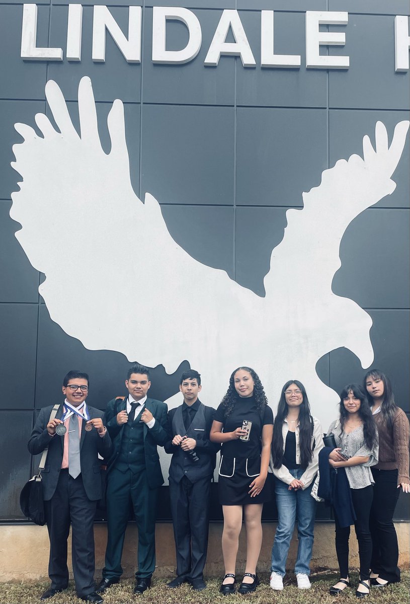 FerrisTXDebate's tweet photo. At Lindale Speech &amp; Debate tournament in Lindale today with the TEAM! CX teams all win rounds and Sabino got 2nd in Congress in the AM and 5th in the afternoon! Man, we have fun! Proud of them all!   @FerrisISD https://t.co/eDSbZz9u4t