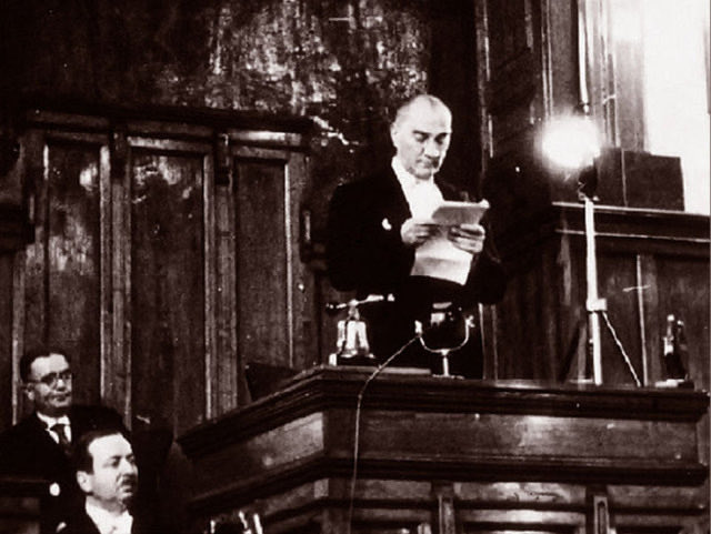 “Ey yükselen yeni nesil, istikbal sizindir. Cumhuriyet'i biz kurduk, O'nu yükseltecek ve sürdürecek sizlersiniz.”
— Gazi Mustafa Kemal Atatürk #29Ekim1923 #Cumhuriyet