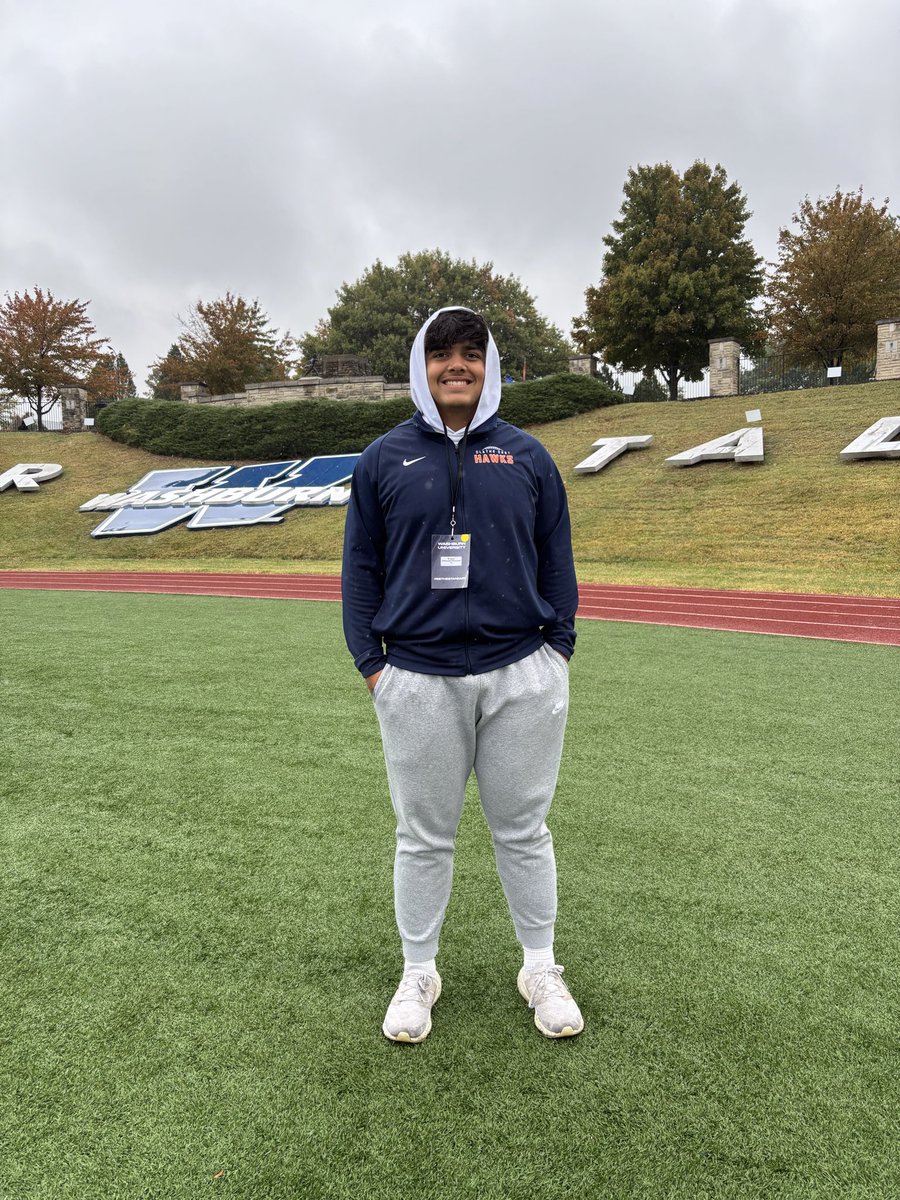 Edgar_Chavez60's tweet image. Had a great time watching @IchabodFTBL today. Thank you @BenjaminDoole for the invite! @CoachJulianM @CoachJTGlen @CoachCPorter @OEHawksFootball