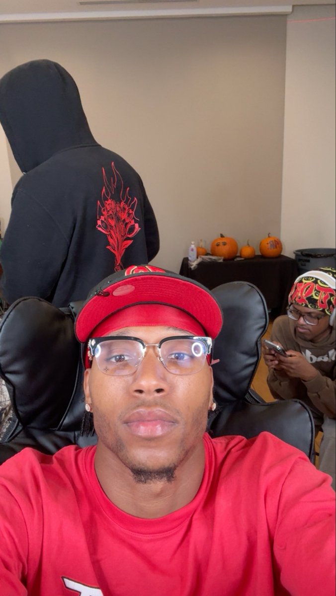 Currently 2k subs away from 50k , we will hit it today ? 35% off all subs for the 5060 TI PC giveaway  twitch.tv/silky