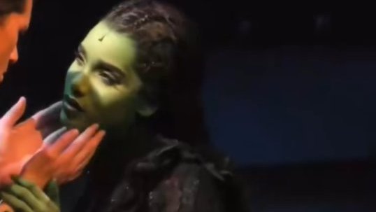 alligatortearsq's tweet image. she is so hot are you serious