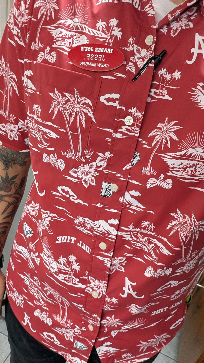 Got promoted at work so I get to wear Hawaiian shirts. Best believe I repped today the Tide today #RollTide