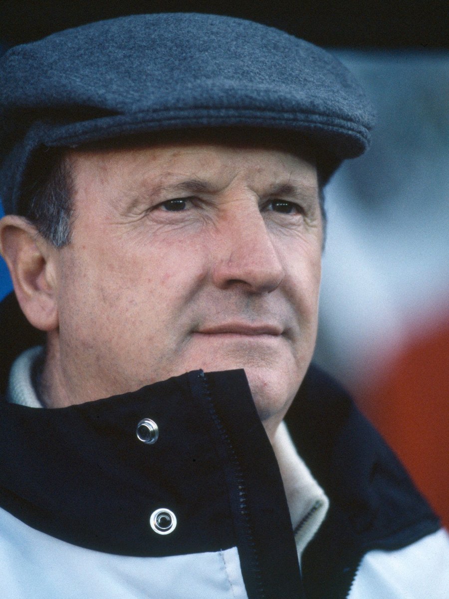 Ricardo La Volpe (@ricardolavolpeg) on Twitter photo El fútbol mexicano pierde a un grande. Manolo Lapuente nos enseñó con su ejemplo, su pasión y su profesionalismo. Un colega que siempre dignificó este deporte. Descansa en paz, Manolo. — Ricardo La Volpe El fútbol mexicano pierde a un grande. Manolo Lapuente nos enseñó con su ejemplo, su pasión y su profesionalismo. Un colega que siempre dignificó este deporte. Descansa en paz, Manolo. — Ricardo La Volpe