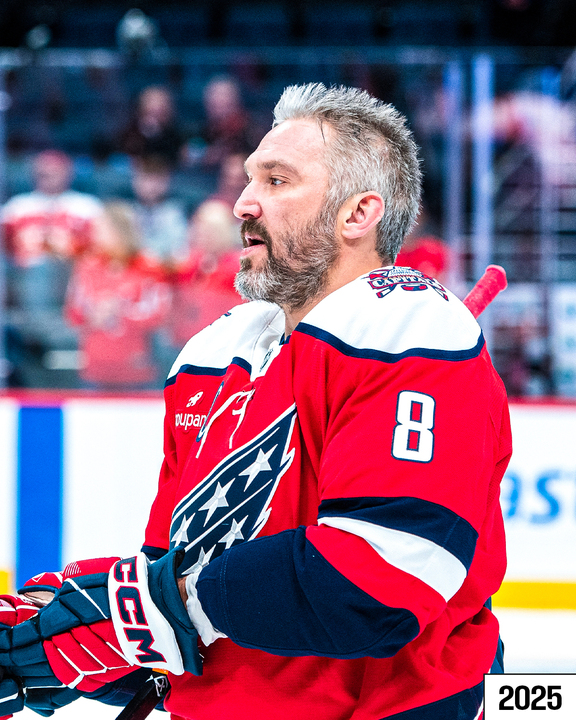 NHL's tweet image. 2005 vs 2025 🦅 

20 years of Gr8ness