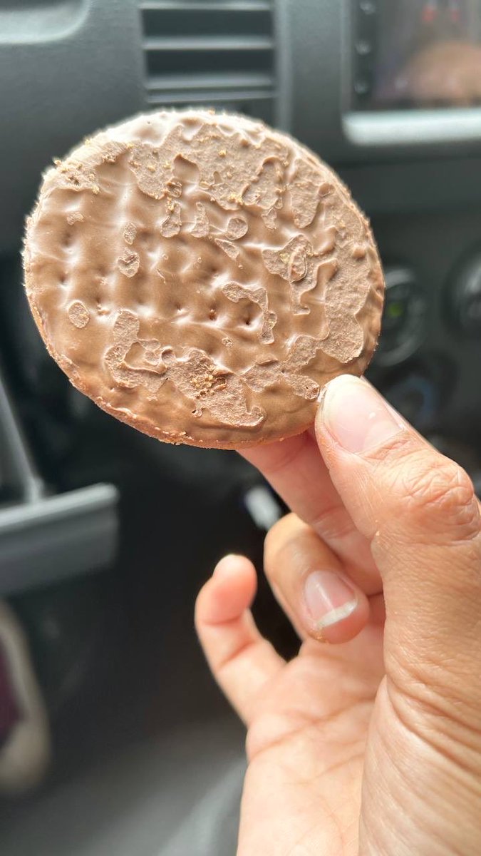 sabrinazhohir's tweet photo. kenapa ramai tak tahu biskut ni bagus untuk perut. 

malam makan biskut, pagi esok boleh membuang dengan lancarnya 😃🤌🏻✨ https://t.co/GEvcFAke3L