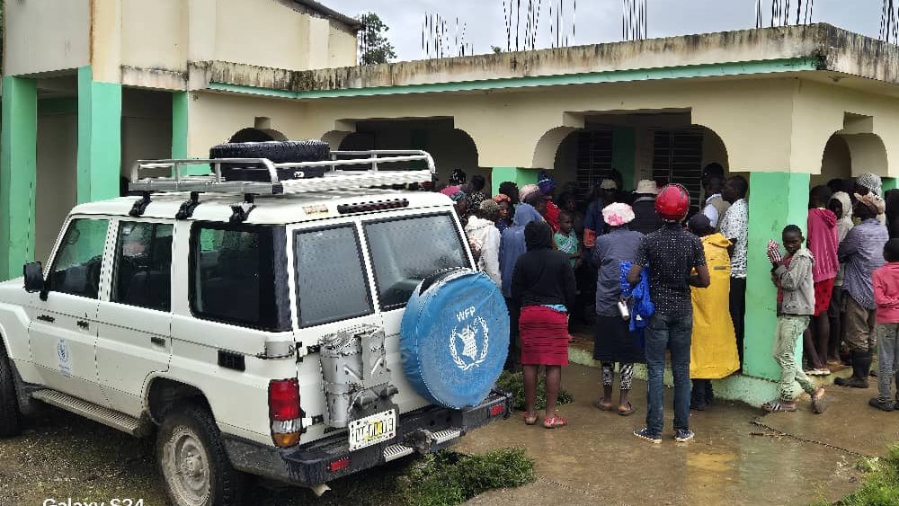 Des centaines de personnes dans le Sud et la Grand Anse ont déjà fui leurs maisons pour se réfugier dans les abris provisoires, afin d'échapper à à l'ouragan #Melissa.

<a href="/WFP/">World Food Programme</a> est sur place et collabore avec <a href="/Pwoteksyonsivil/">Pwoteksyon sivil</a>  &amp; <a href="/OCHAHaiti/">OCHA Haiti</a> pour apporter une réponse.