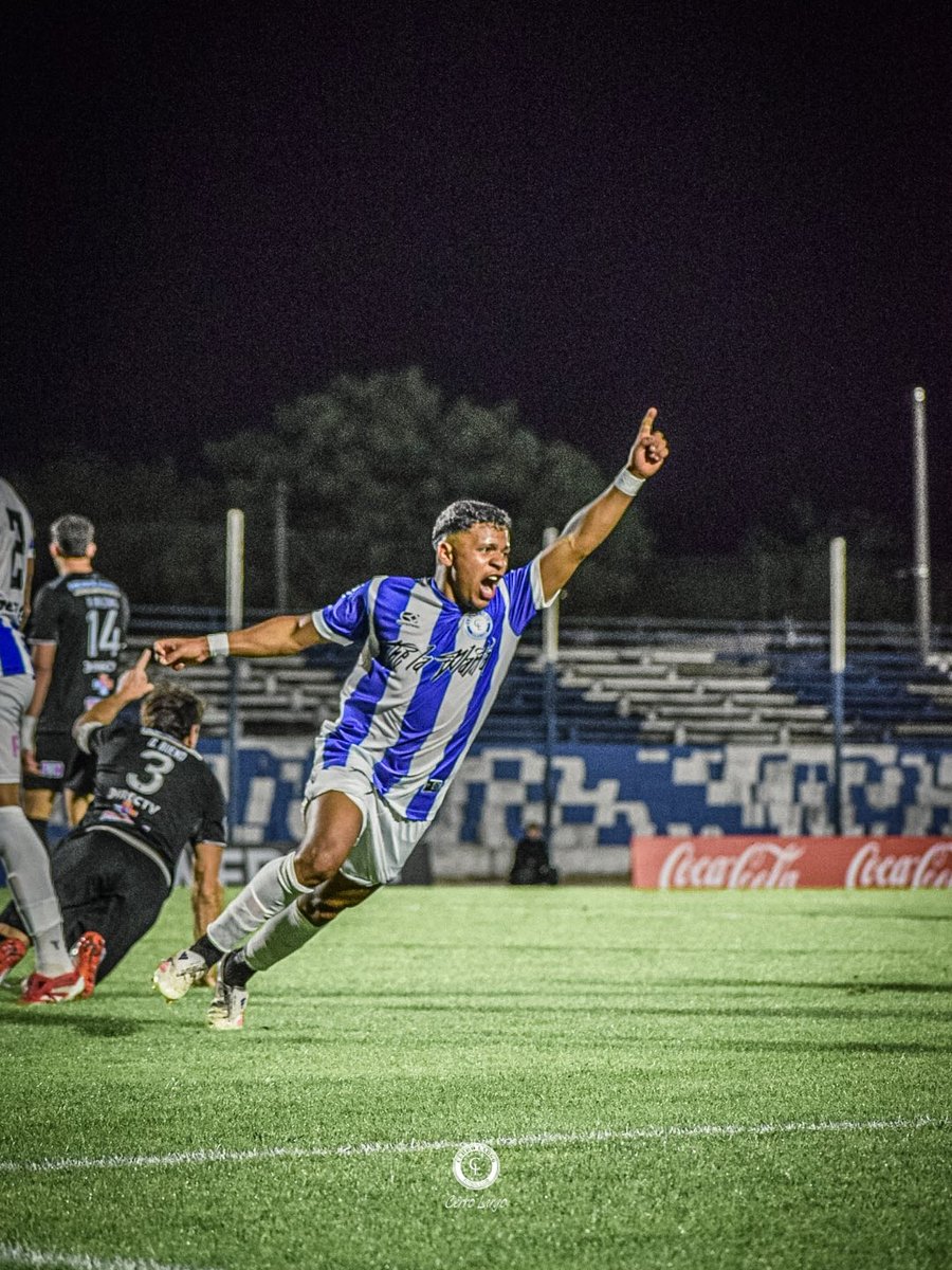 CerroLargoFc's tweet image. CERRO LARGO VIVE Y LUCHA
🔚 𝐅𝐈𝐍𝐀𝐋 𝐃𝐄𝐋 𝐏𝐀𝐑𝐓𝐈𝐃𝐎
Cerro Largo 2 - 2 Racing
⚽️ Mauro Brasil
⚽️ Enrique Almeida
#UnClubDePrimera🏹