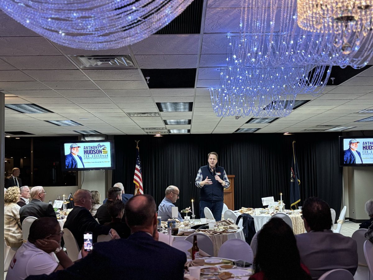 Great evening talking with some amazing Patriots and sharing my Make it in Michigan agenda at the Jackson County Lincoln Dinner!