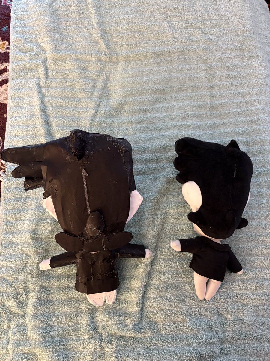 Cherripinko's tweet photo. I have finished my three objects for the paper replika project, I took a lot of work for Spamton as you can tell since it took me 2 n half weeks just to get the proportions right
#deltarune #deltarunespamton #paperreplika #artproject #papercraft #handcraft https://t.co/kQ4B0Lx4EA