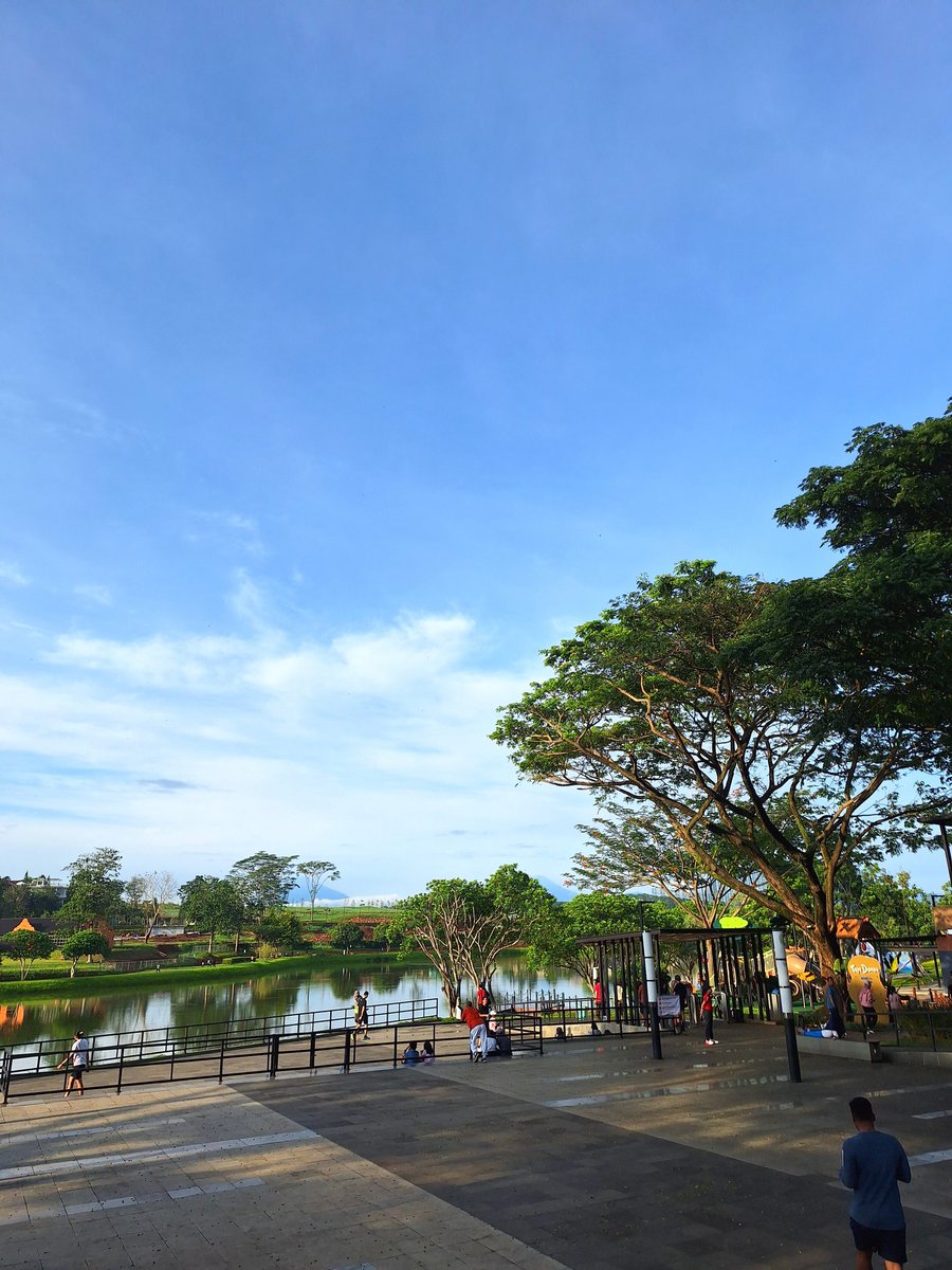 sanitamima's tweet photo. it's sun(ny)day ☀️
👟 morning walk sembari nonton WYMM episode 6. Bekajar dari pengalaman, karena subuhnya maju, jadi jam 5-an kurang kudu wes meluncur biar ga terlalu terik.
#walking #10ksteps #goodmorining https://t.co/0q3FumHJG7