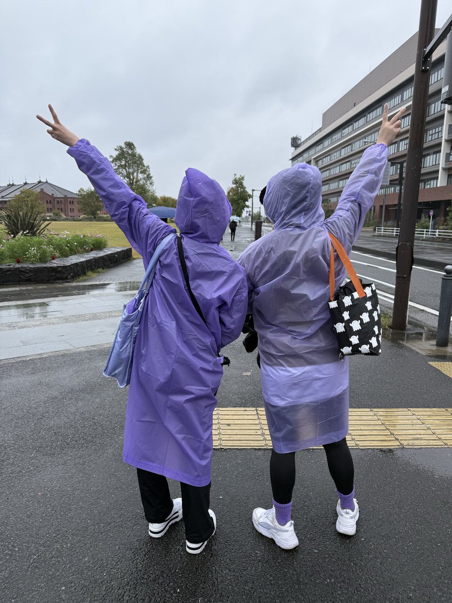 応援に来ました😍💜💜
みんながんばれーっ🏃‍♀️‍➡️
 #横浜マラソン2025 #れにちゃん