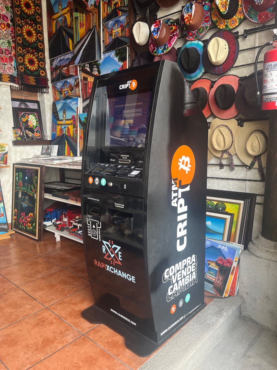 初めて見た。 ビットコインのATM。 これは仮想通貨を現金化(ドル)して引き出せるってことかな？？