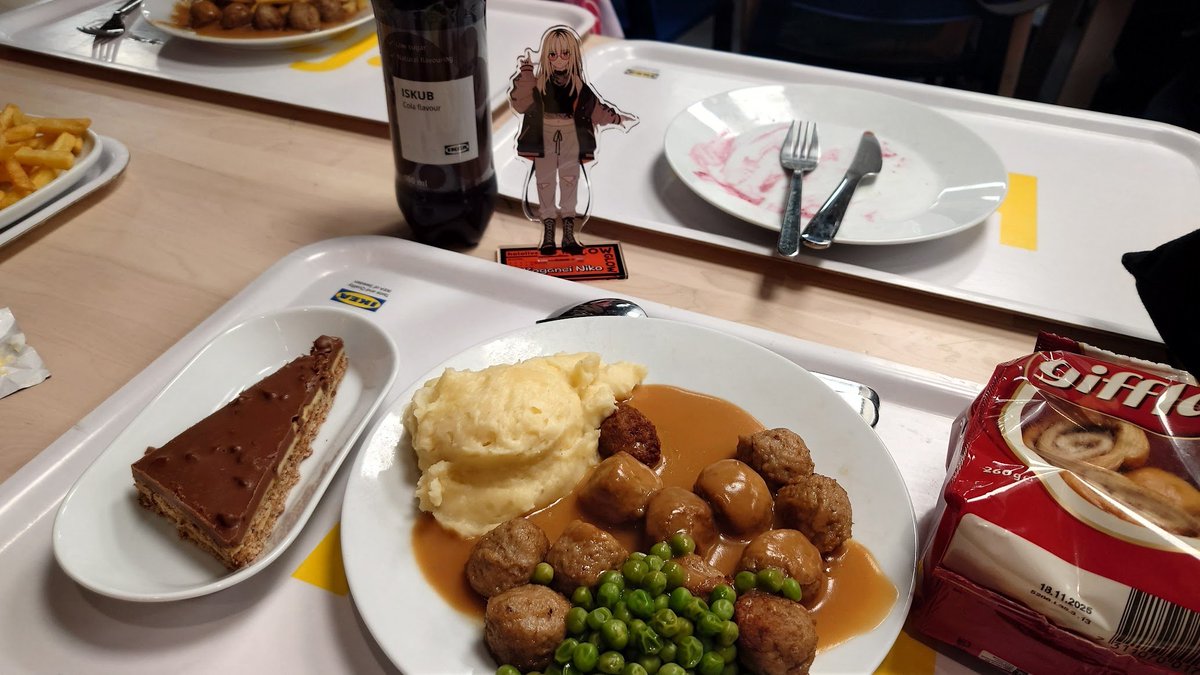 EvilProgram's tweet image. ロンドンIKEAで夕食をとるニコたん
Niko-tan in London IKEA having dinner
#虎金妃笑虎