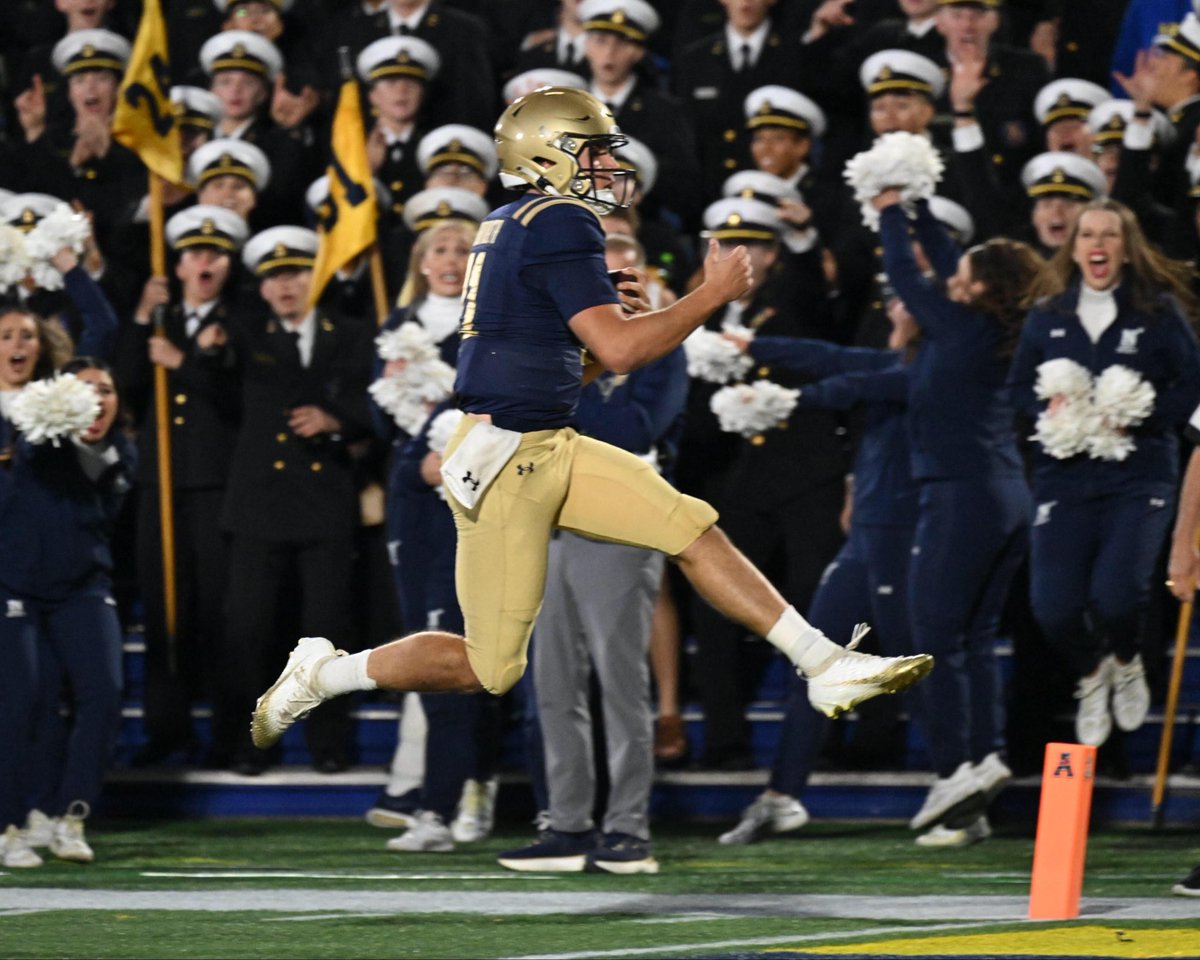 NavyAthletics's tweet photo. 7-0☑️
10 straight wins for @NavyFB ☑️

#GoNavy https://t.co/yavkAqCNmq