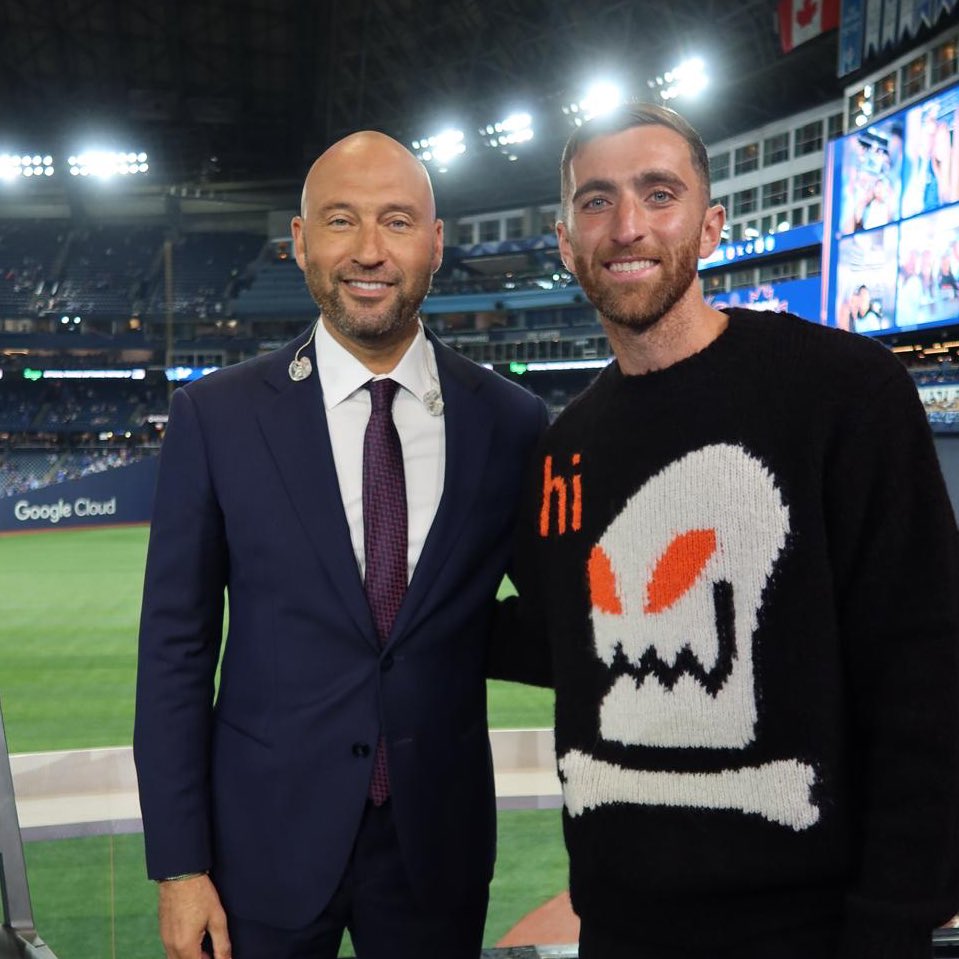 USMNT's tweet photo. A full circle moment for @headdturnerr at the #WorldSeries! https://t.co/GEoIJBuxxf