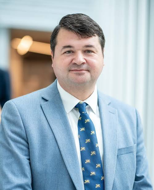 Lik koji je odgovoran sto izbori iz decembra 2023. nisu u pravnom smislu gotovi, jer je izvestilac sudija za žalbe koje su podnete Ustavnom sudu.