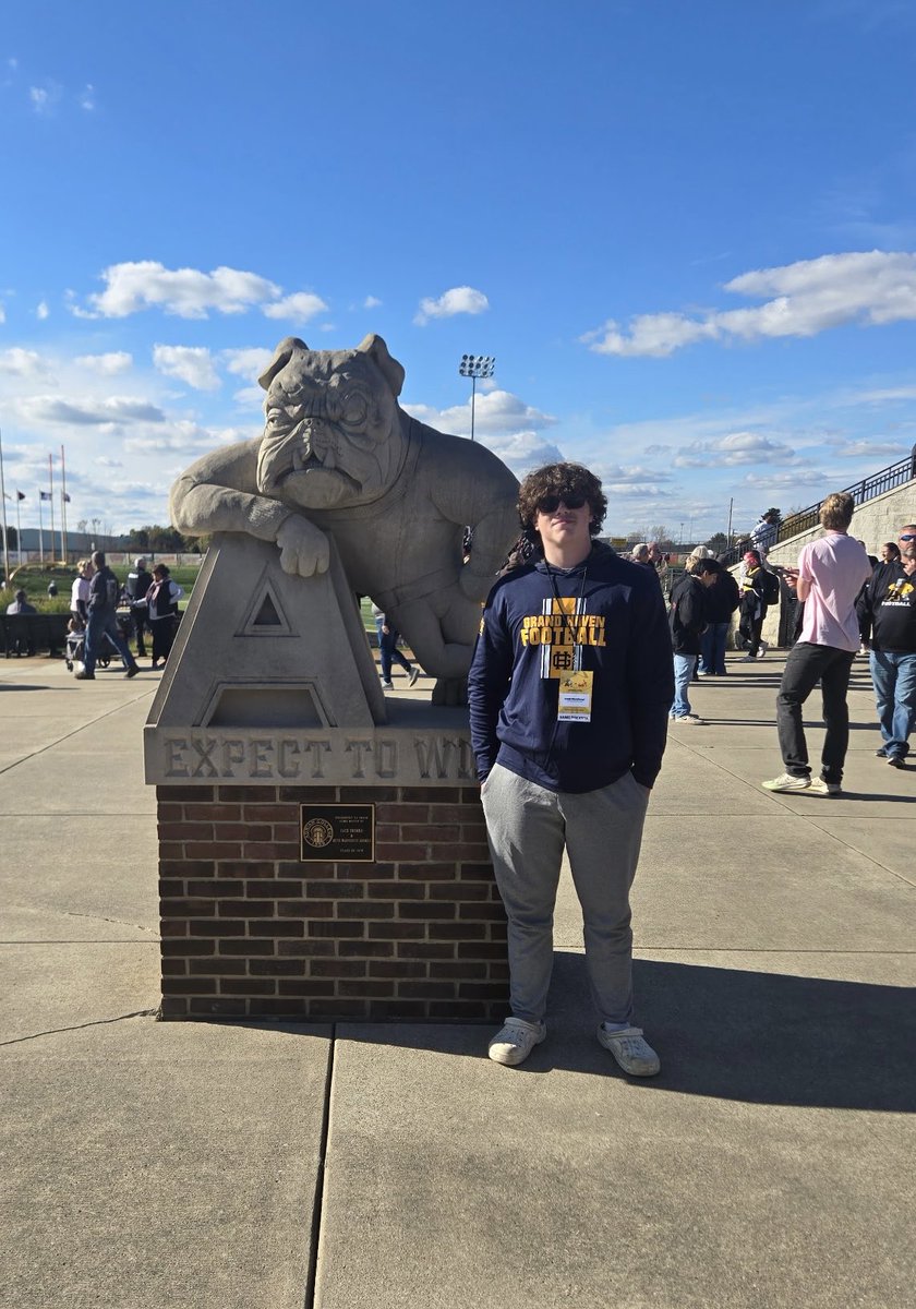 Ethan_W58's tweet photo. Thanks @CoachLeek0404 for the game day invite I had a great time! Campus was really nice and the atmosphere was great 
@coachbieds @GHBucsFootball https://t.co/mF5Wk46URY
