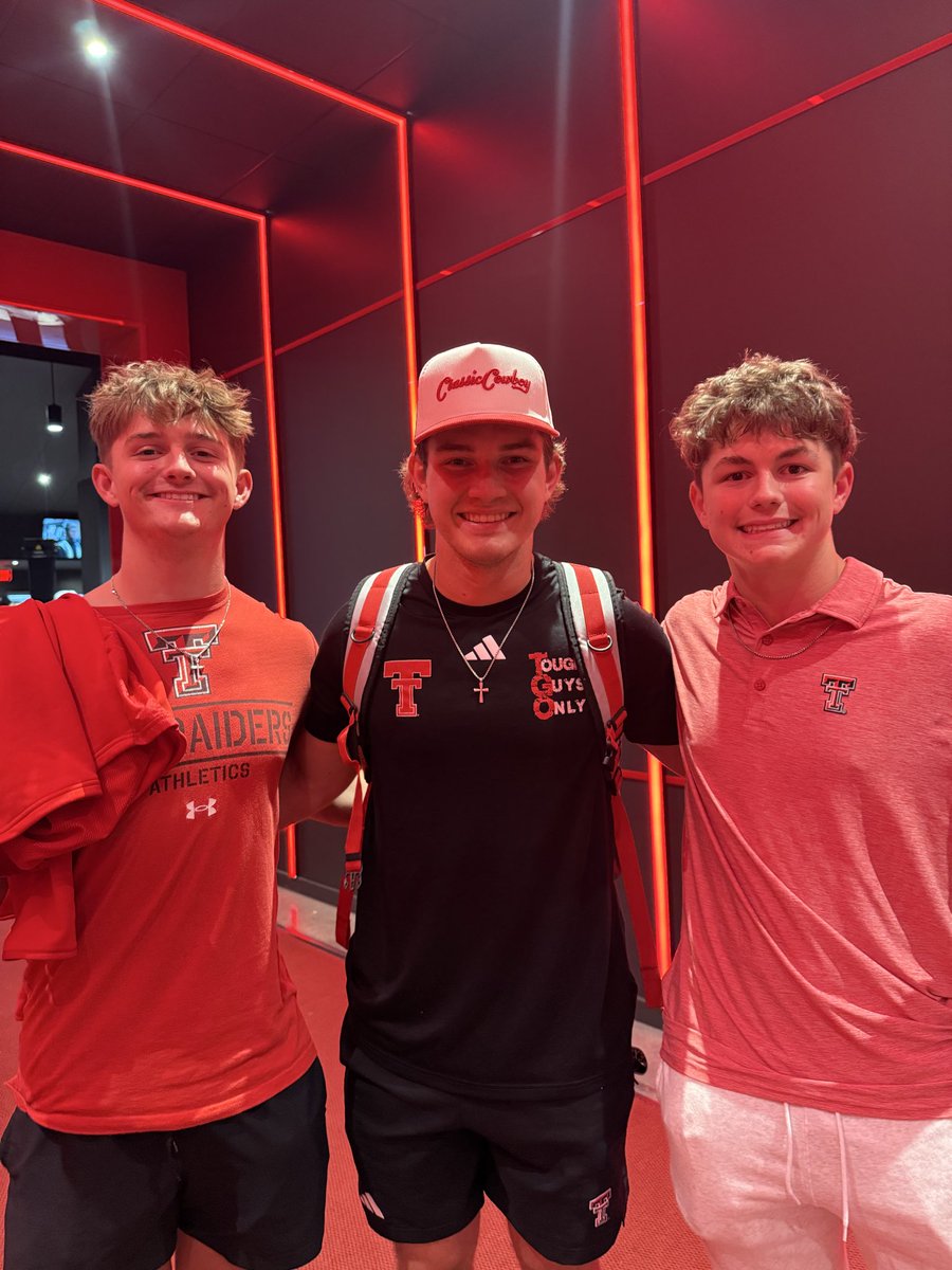 April Cunningham 🌵 tweet media