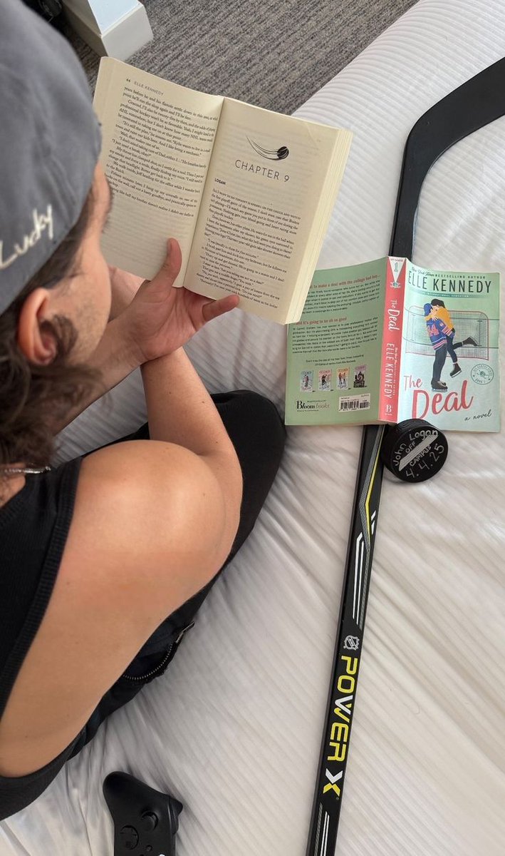 tonythinkerr's tweet image. he is studying... 🏒