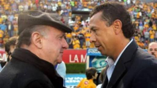 picasbecerril's tweet photo. Gracias por ser maestro, padre y amigo. 
Hoy dejas un gran vacío en el fútbol, en mí y en mi familia. 
Deseo que estés gozando de la gloria eterna querido ‘Manolo’. 

Envío un fuerte abrazo a su linda familia lleno de una pronta aceptación. 

VUELA ALTO MANOLO LAPUENTE🕊️ https://t.co/dM2lLYzfXh